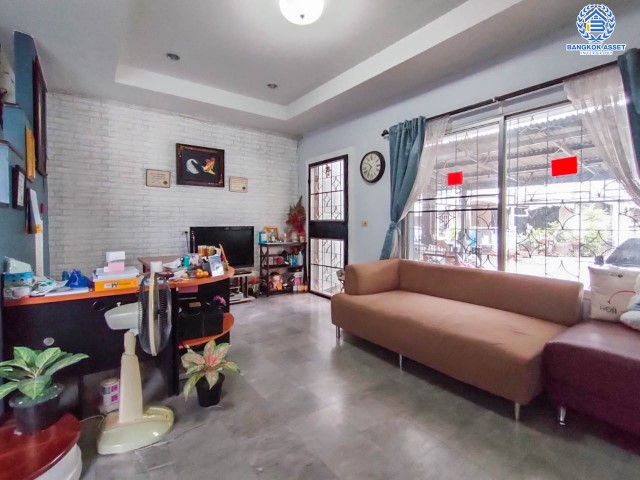 ทาวน์เฮ้าส์มือสองย่านนนทบุรี ม.ศุภาลัยวิลล์ รัตนาธิเบศร์ หลังมุม! บนเนื้อที่ 31.1 ตร.ว. ฟังก์ชัน 4 ห้องนอน 3 ห้องน้ำ 2 ที่จอดรถ บ้านสวยทำเลดั่งทอง แถมฟรี! 4 เครื่องปรับอากาศ 1 เครื่องทำน้ำอุ่น ใกล้รถไฟฟ้าสายสีม่วง "สถานีศูนย์ราชการนนทบุรี" และทางด่วน "งามวงศ์วาน" จองเลยตอนนี้